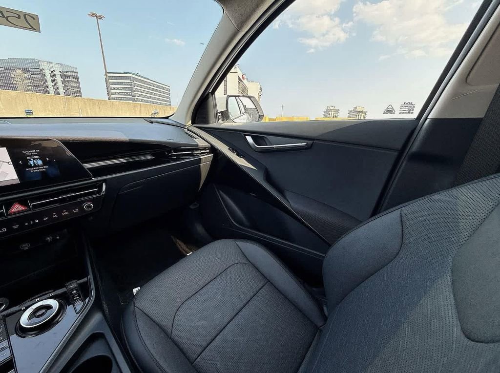 New 2025 Kia Niro SX Touring image 12