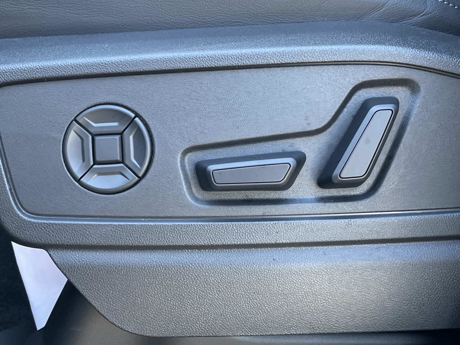 Used 2025 Audi Q5 Premium w/ Convenience Package image 19