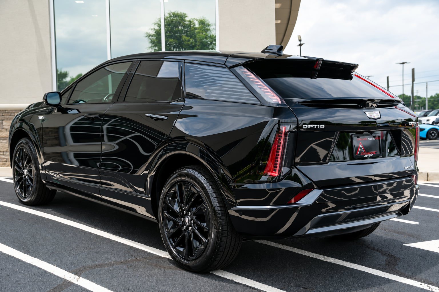 Used 2025 Cadillac Optiq Sport 1 w/ LPO, ONYX Package AWD/4WD image 9