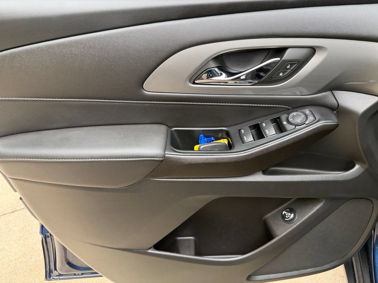 Used 2023 Chevrolet Traverse LT FWD image 9