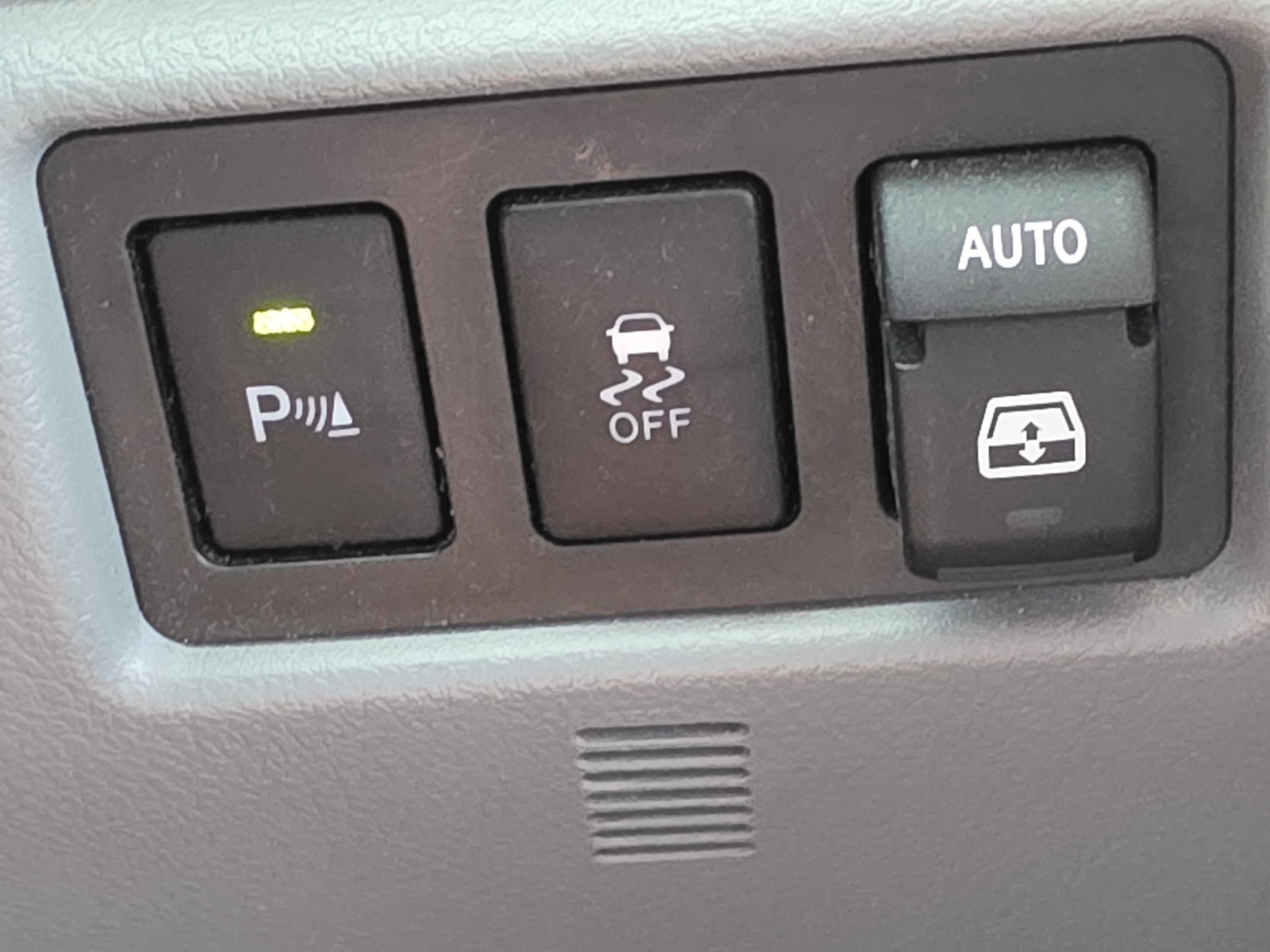 Used 2019 Toyota Sequoia Limited w/ Safety & Convenience Package RWD image 23