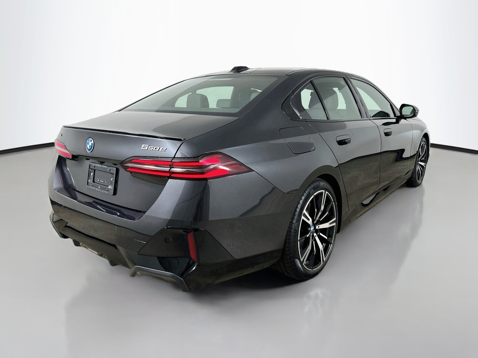 New 2027 BMW 550e xDrive AWD/4WD image 5