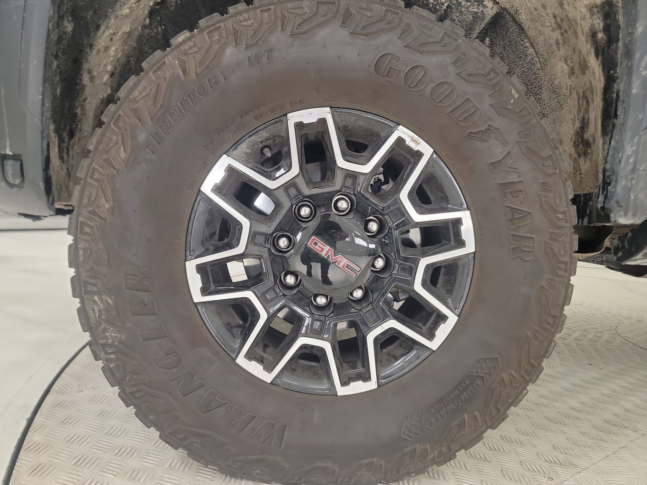 Used 2026 GMC Sierra 2500 AT4X image 9