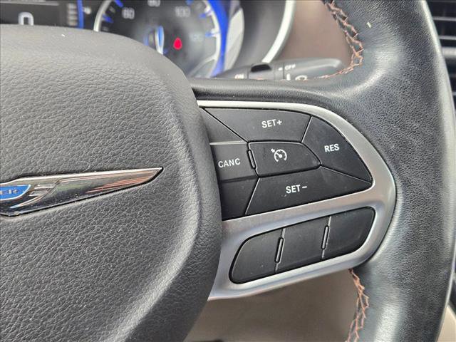 Used 2019 Chrysler Pacifica Touring-L FWD image 17