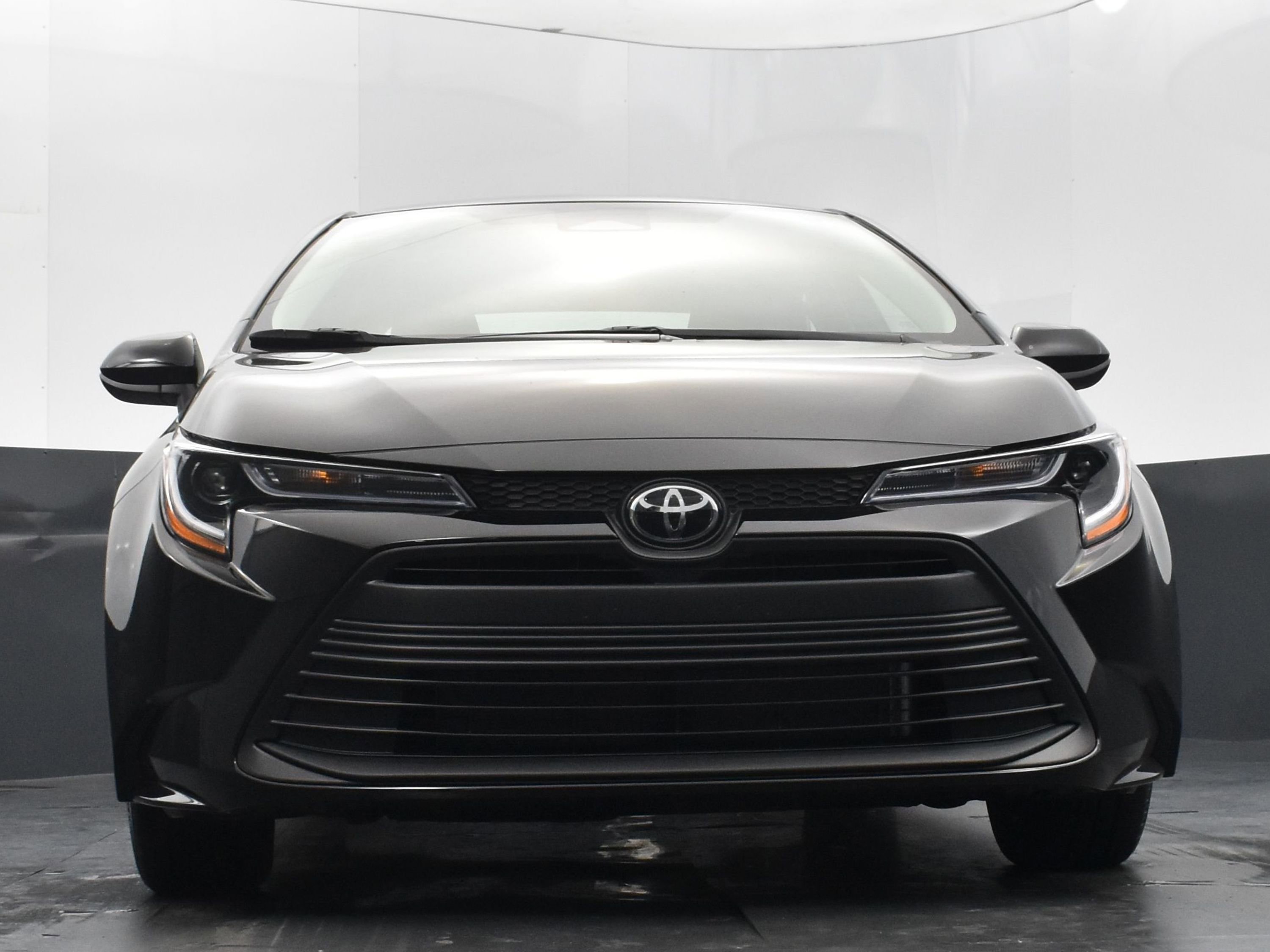 Used 2025 Toyota Corolla LE image 42