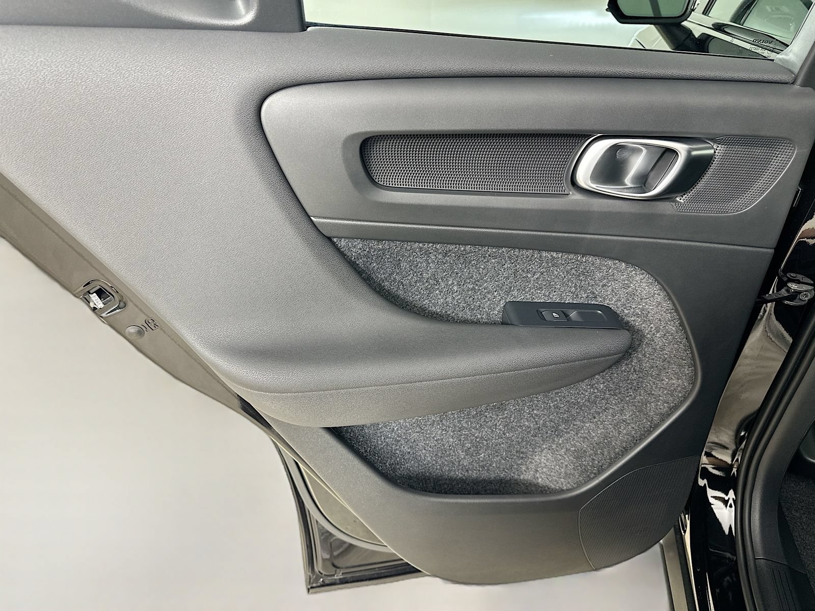 New 2026 Volvo XC40 B5 Ultra w/ Protection Package Premier AWD/4WD image 34