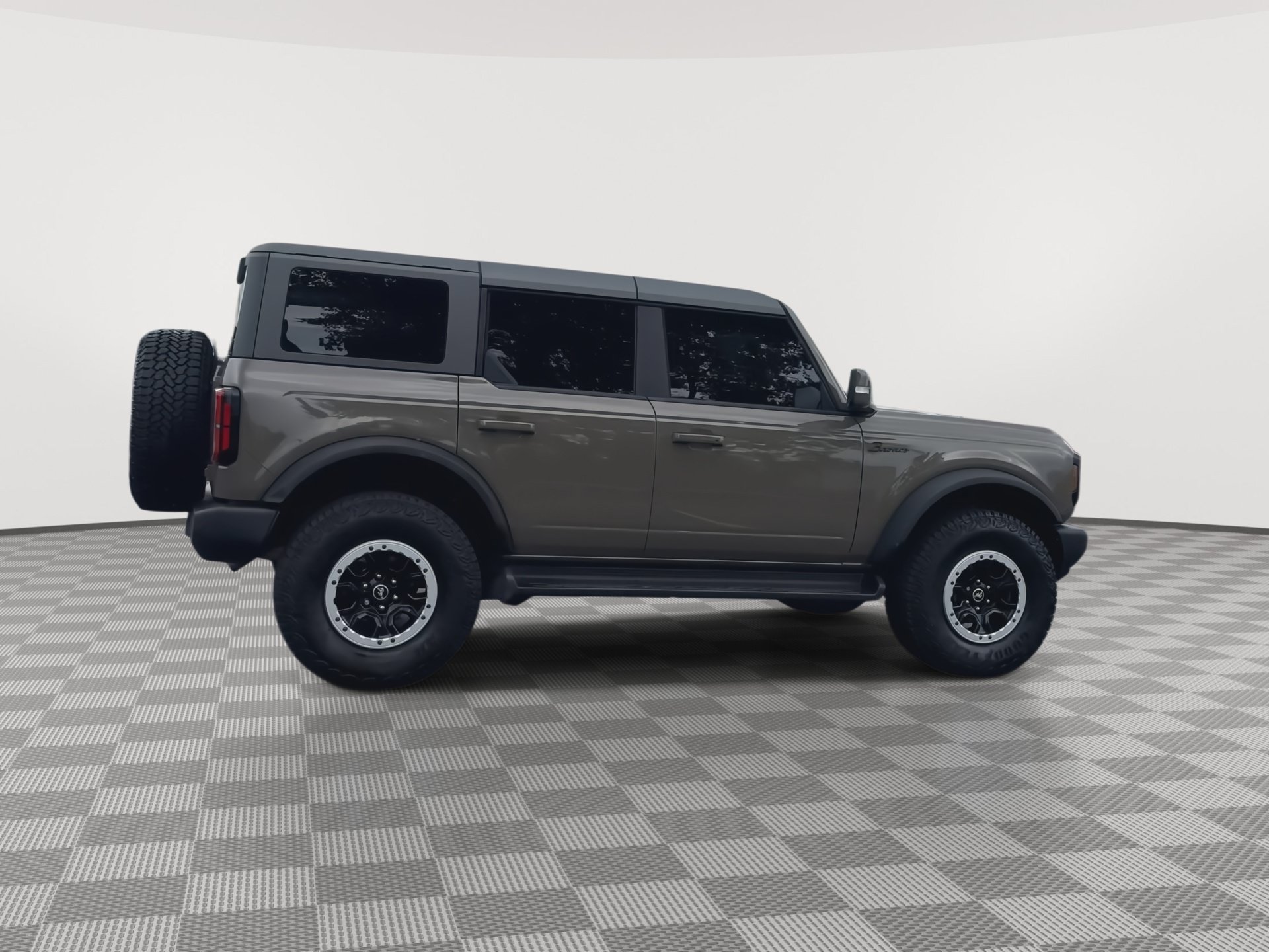 Used 2025 Ford Bronco Outer Banks w/ Sasquatch Package AWD/4WD image 9