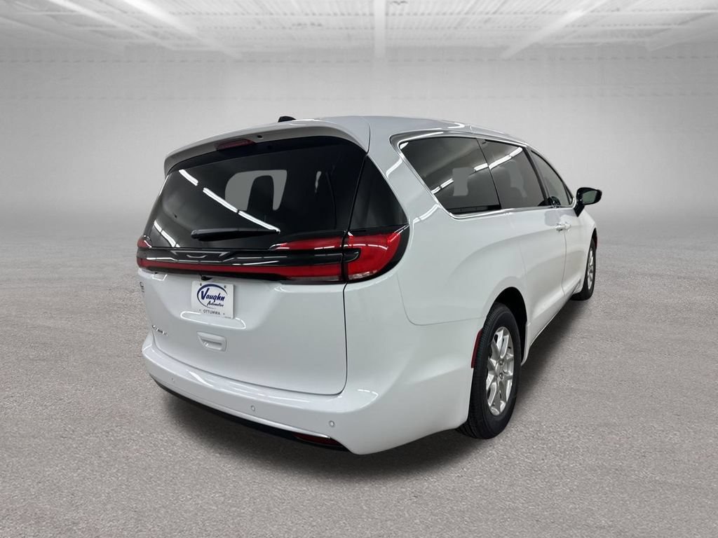 New 2027 Chrysler Pacifica Select FWD image 13
