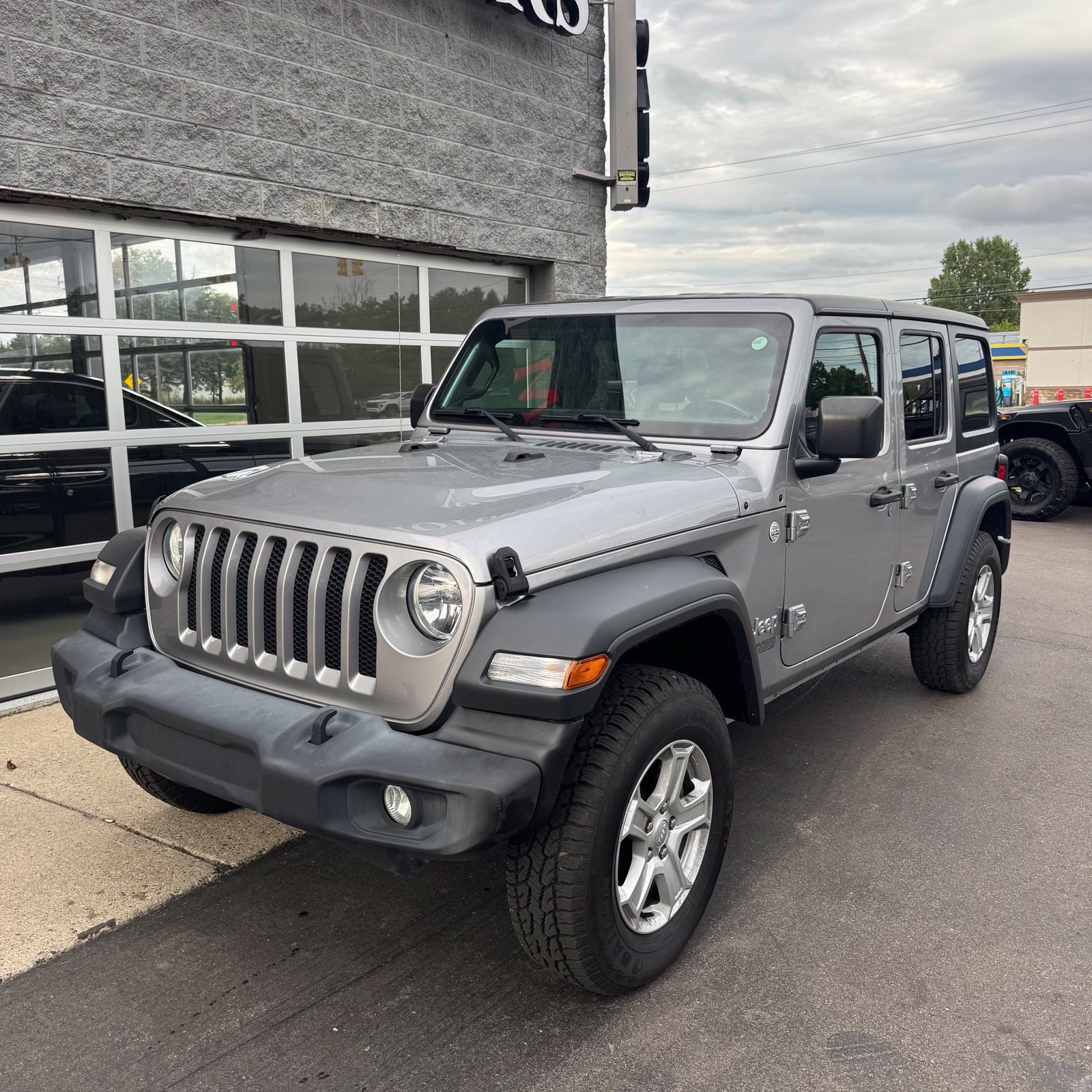 Used 2020 Jeep Wrangler Unlimited Sport S AWD/4WD image 1