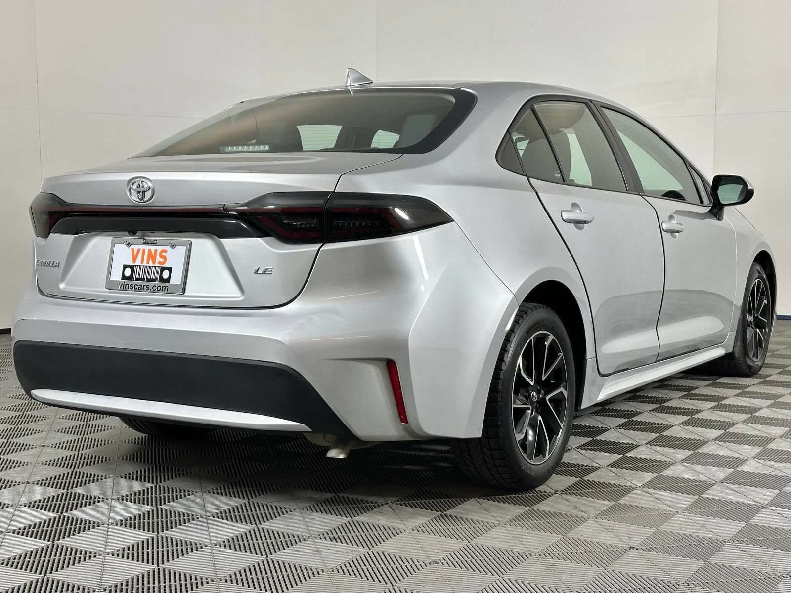 Used 2024 Toyota Corolla LE FWD image 4