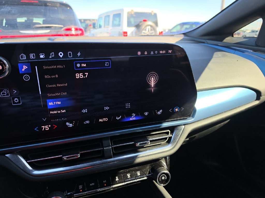 Used 2024 Chevrolet Equinox EV LT FWD image 11