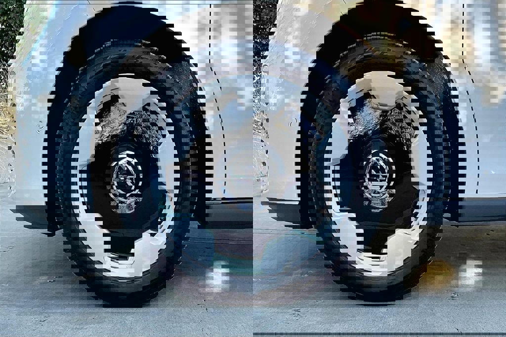 Certified 2025 Volkswagen ID. Buzz Pro S image 8