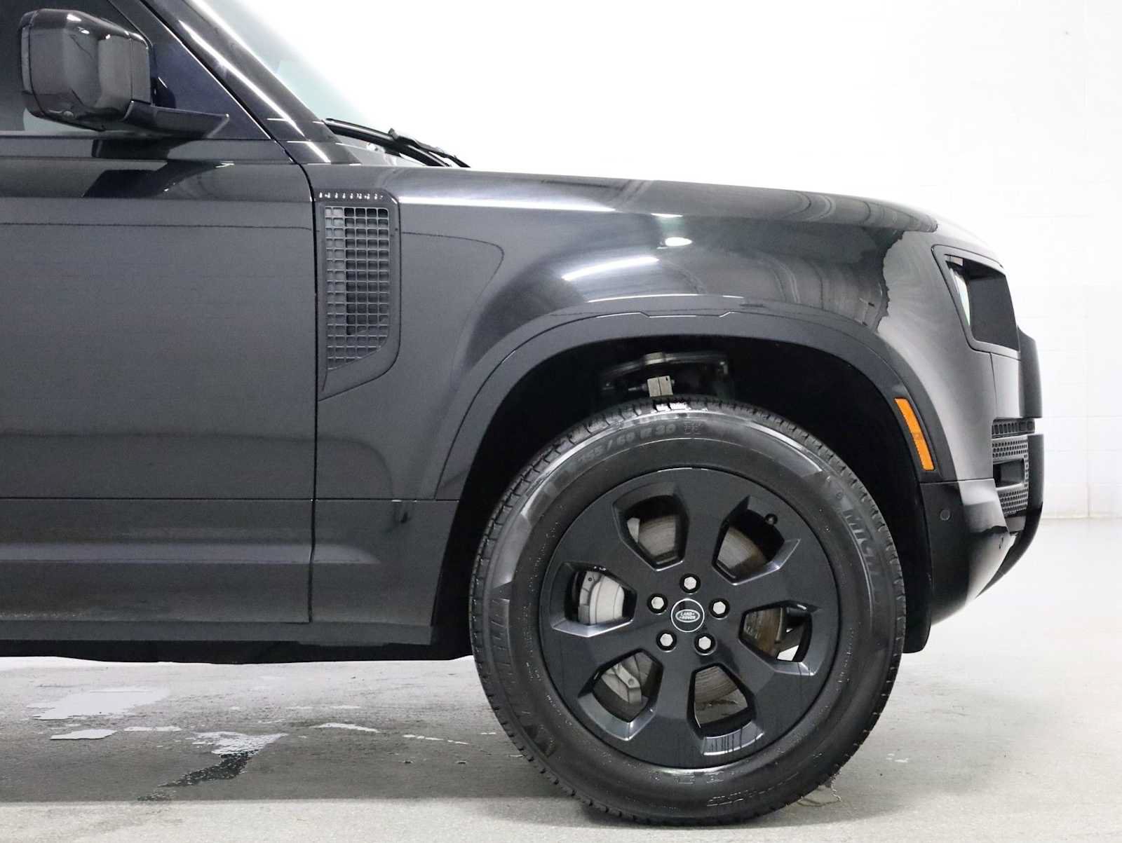 Used 2023 Land Rover Defender 90 X-Dynamic SE AWD/4WD image 11