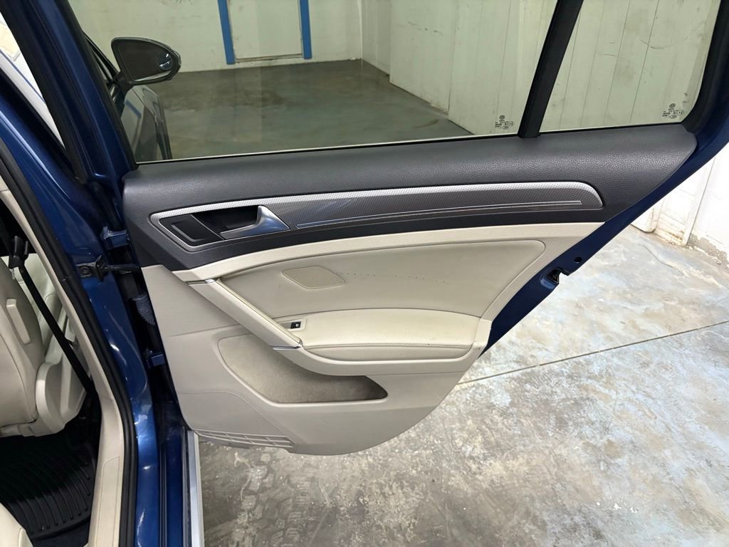 Used 2017 Volkswagen Golf Alltrack SE image 14