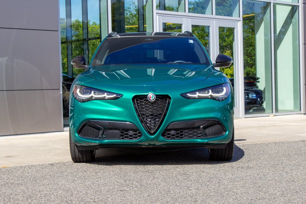 Used 2025 Alfa Romeo Stelvio Tributo Italiano w/ Active Assist Plus Package AWD/4WD image 2