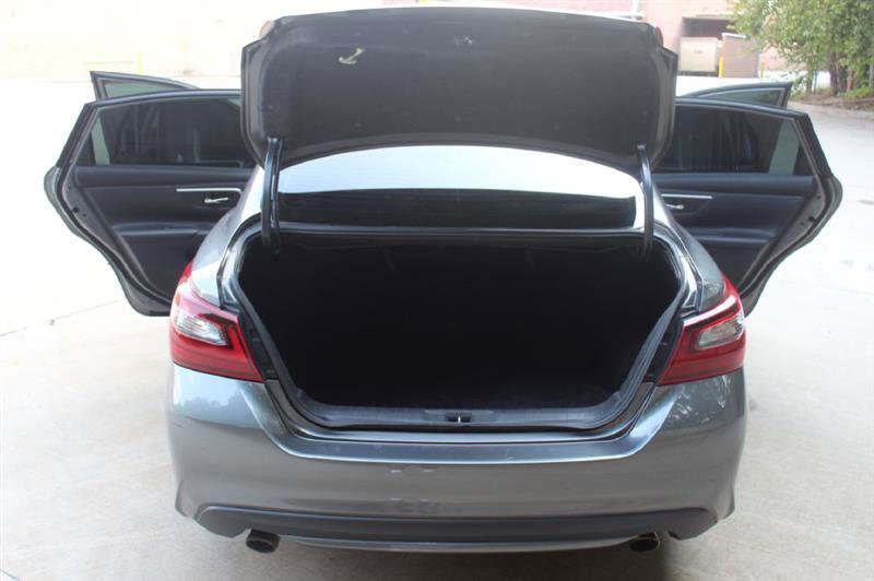 Used 2017 Nissan Altima 2.5 SR w/ LED Appearance Package FWD image 19