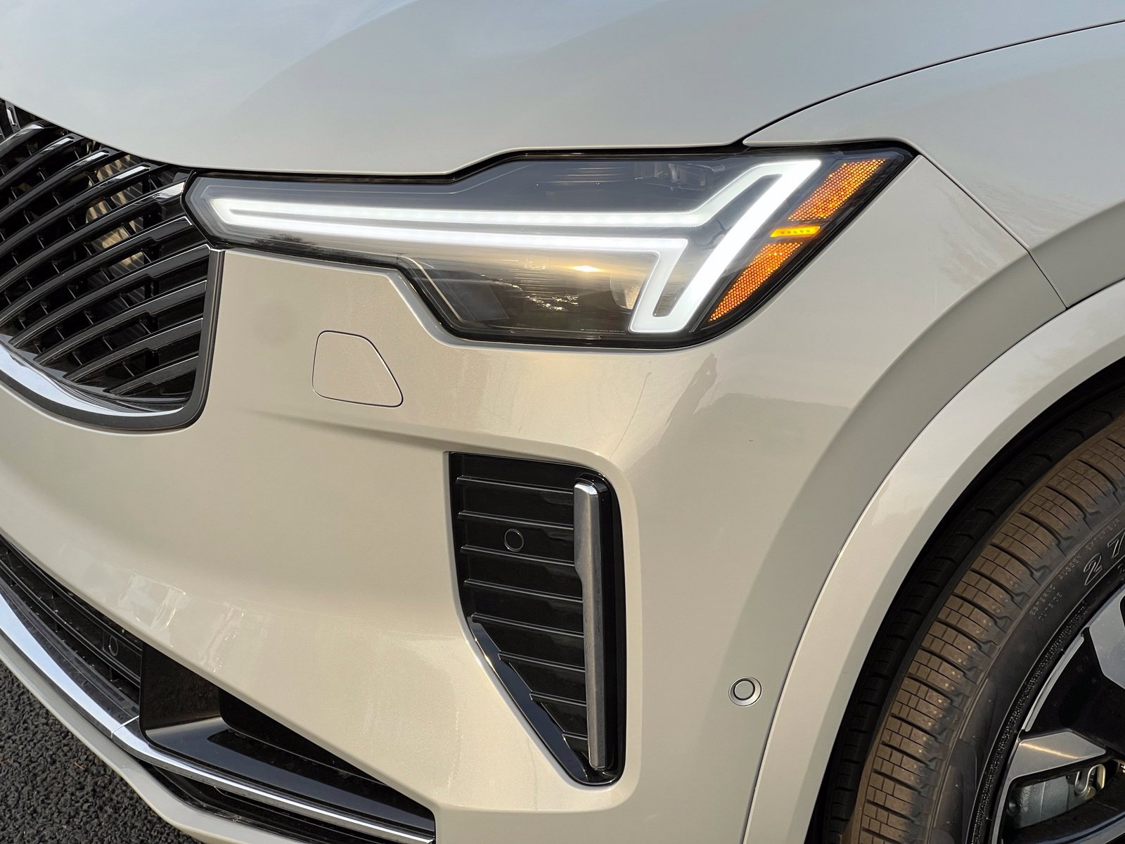 New 2027 Volvo XC90 B6 Plus AWD/4WD image 11