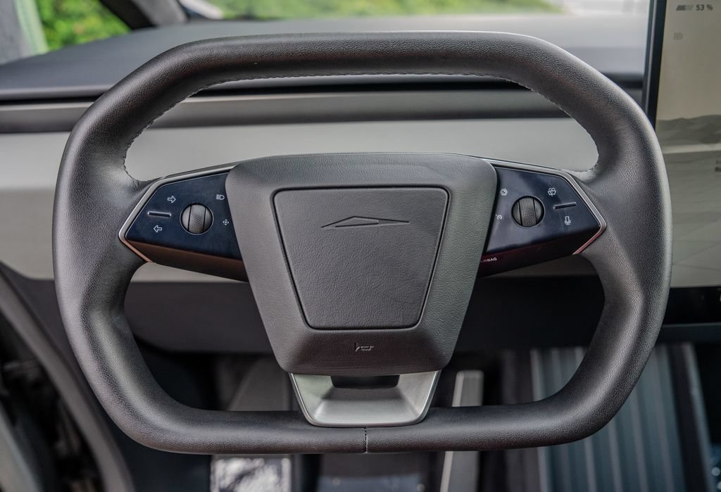 Used 2025 Tesla Cybertruck AWD Crew Cab image 5