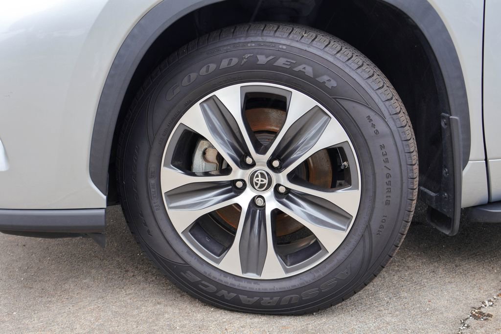 Used 2021 Toyota Highlander XLE FWD image 30