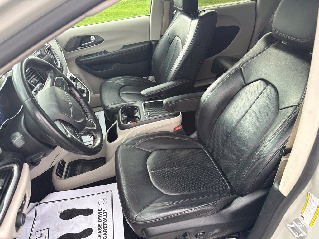 Used 2020 Chrysler Pacifica Touring-L Plus FWD image 9