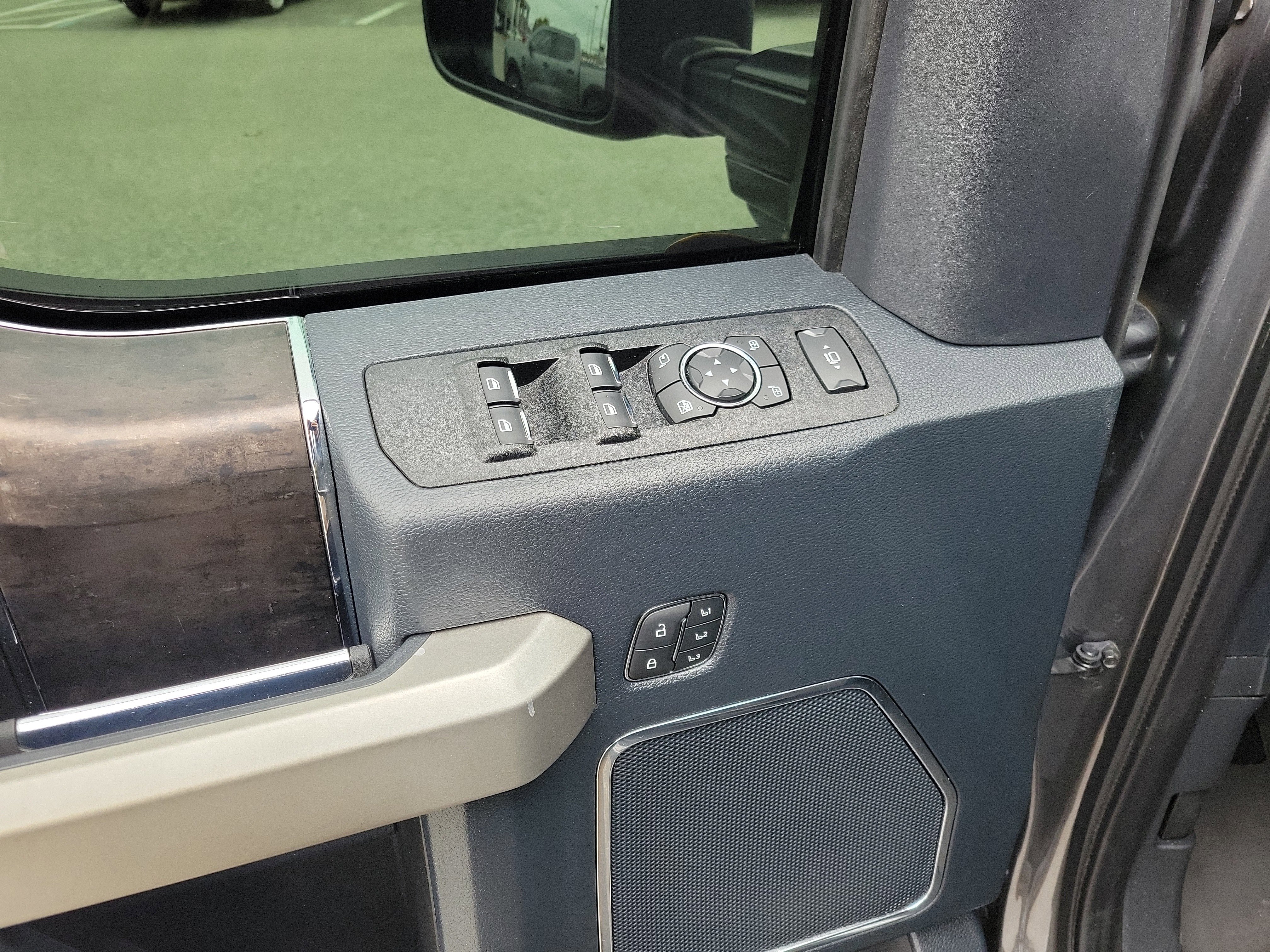 Certified 2022 Ford F250 Lariat w/ Tremor Off-Road Package image 6