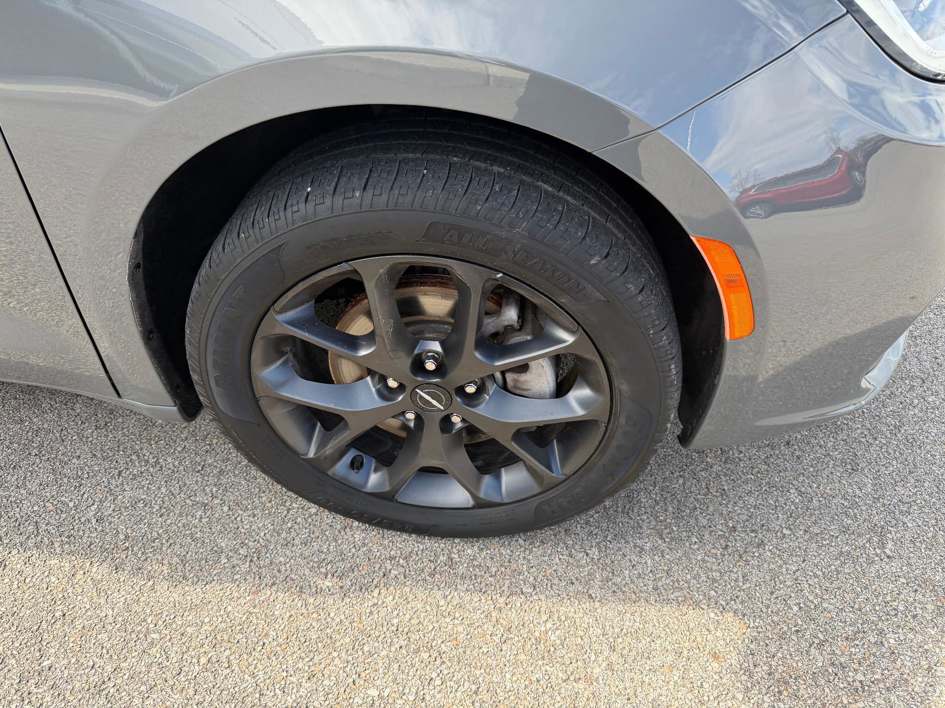 Used 2022 Chrysler Pacifica Touring-L w/ S Appearance Package image 10