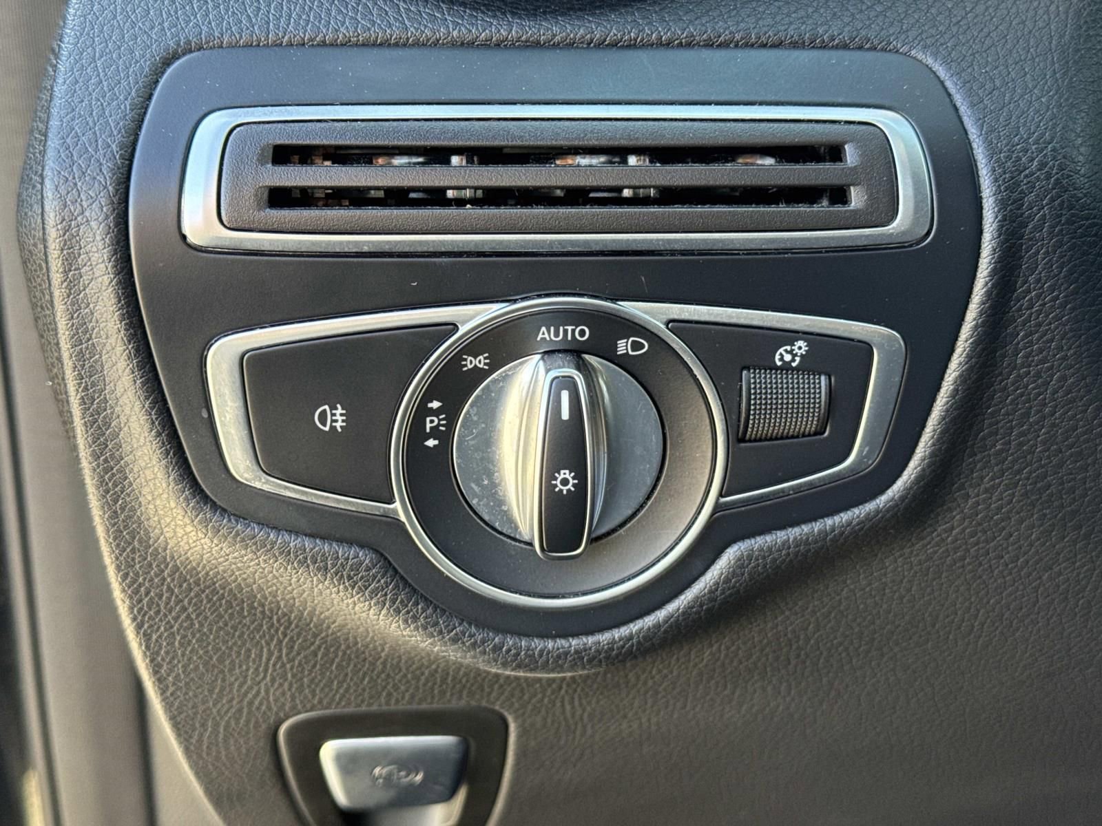 Used 2018 Mercedes-Benz GLC 300 4MATIC image 20