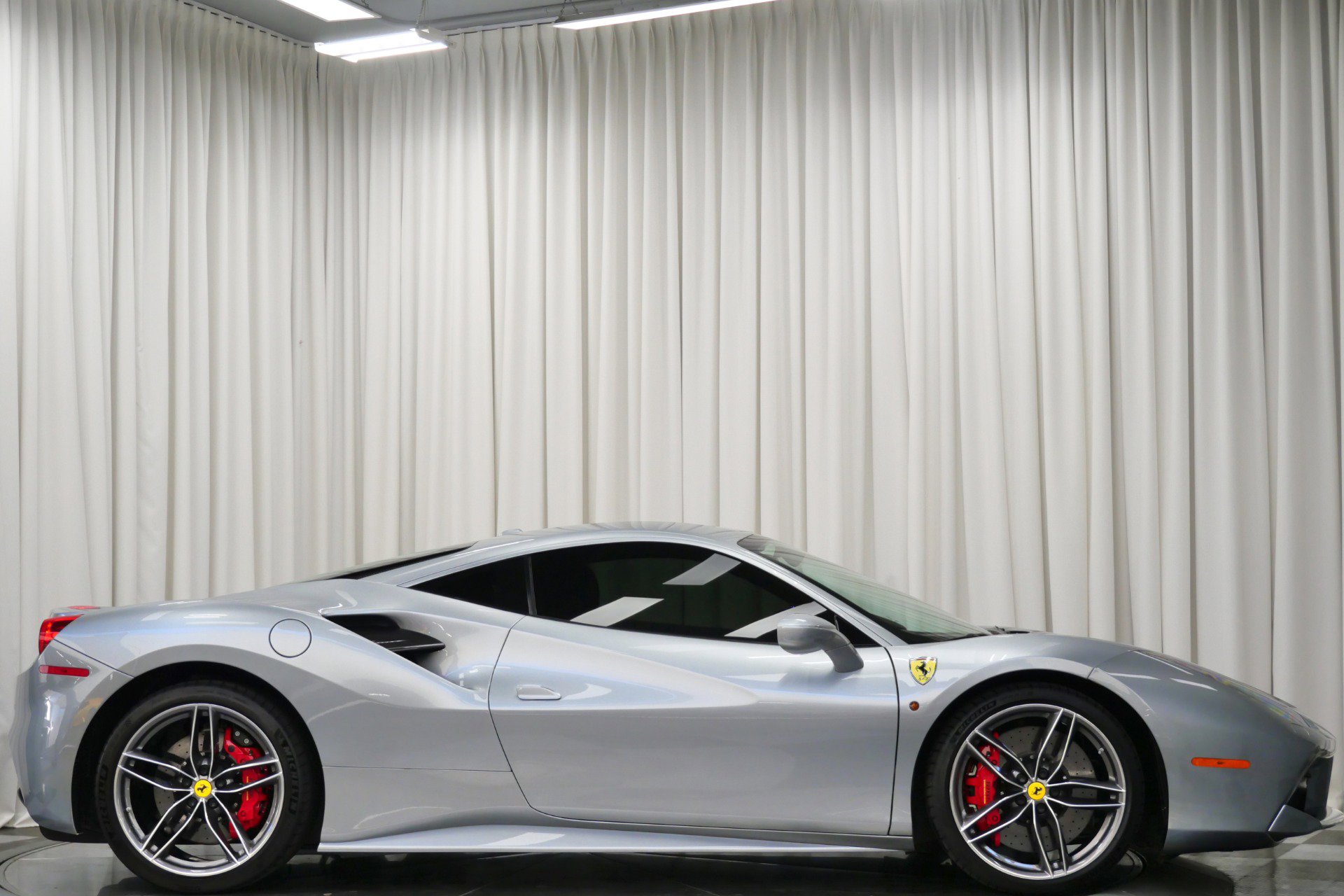 Used 2018 Ferrari 488 GTB image 57
