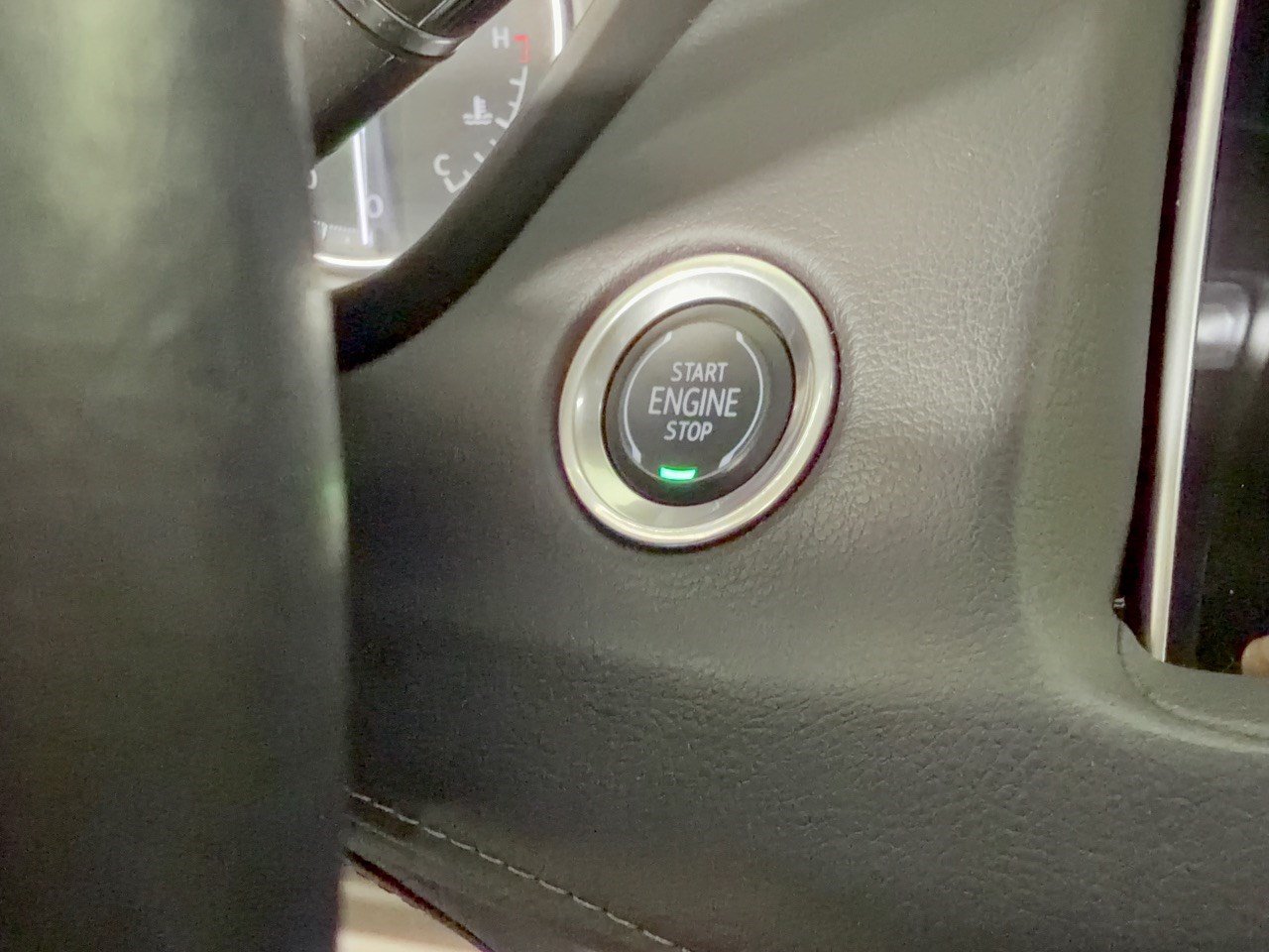 Used 2022 Cadillac XT4 Luxury w/ Cold Weather Package FWD image 20