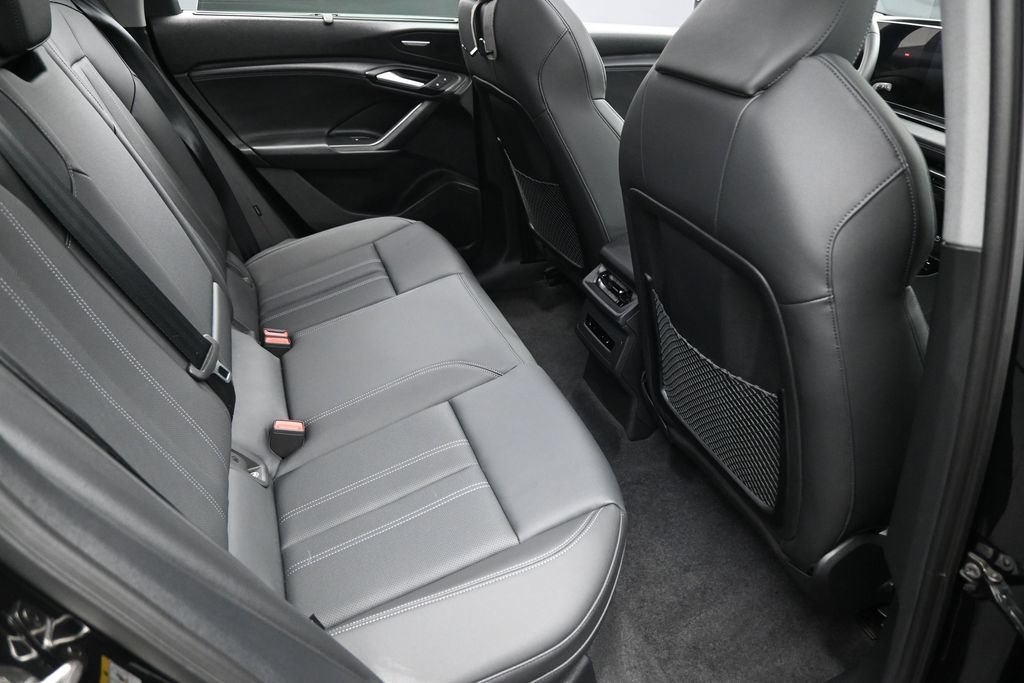 Used 2025 Audi Q6 e-tron Premium Plus w/ Premium Plus AWD/4WD image 28