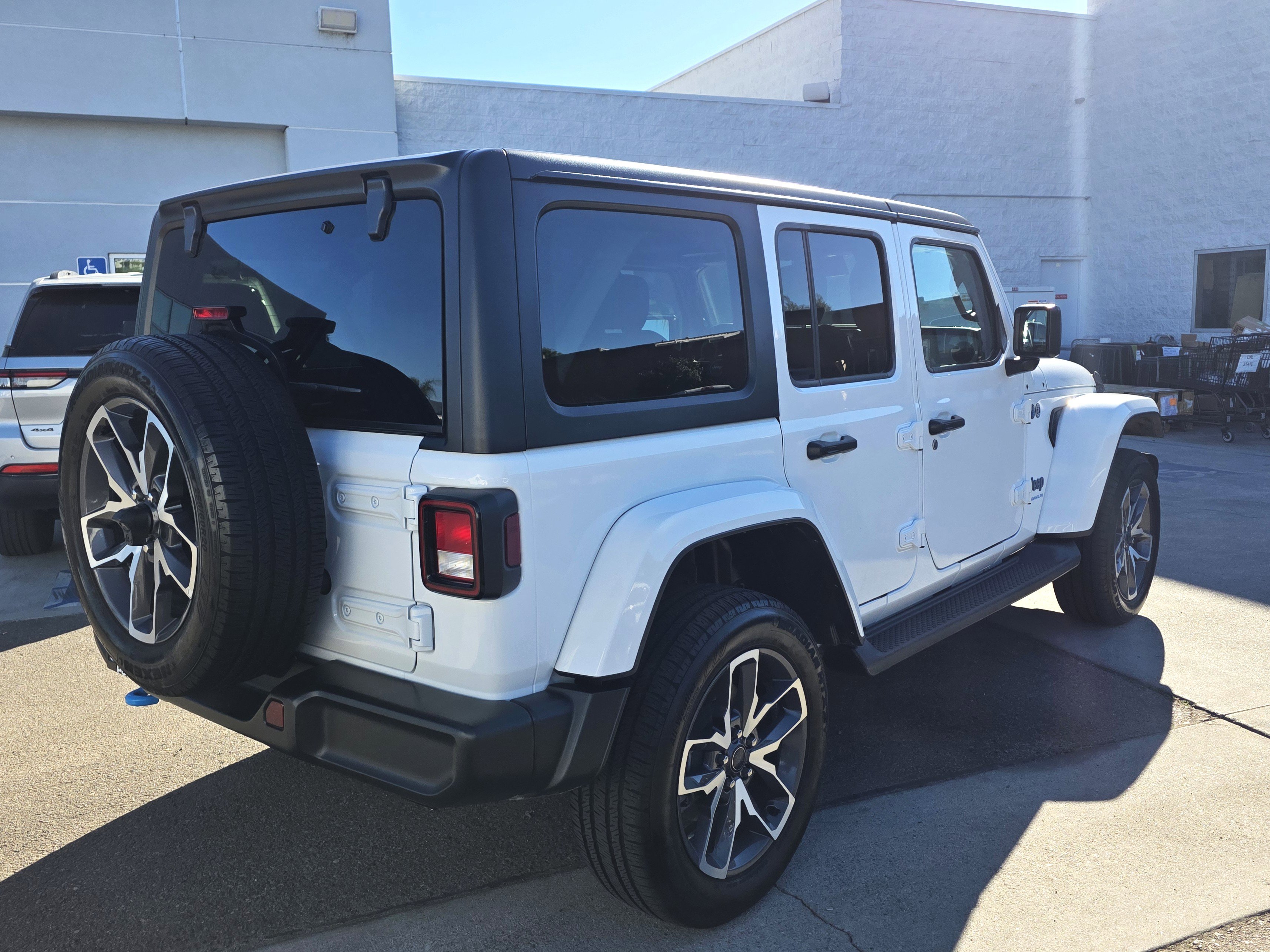 Used 2024 Jeep Wrangler Sport S image 5