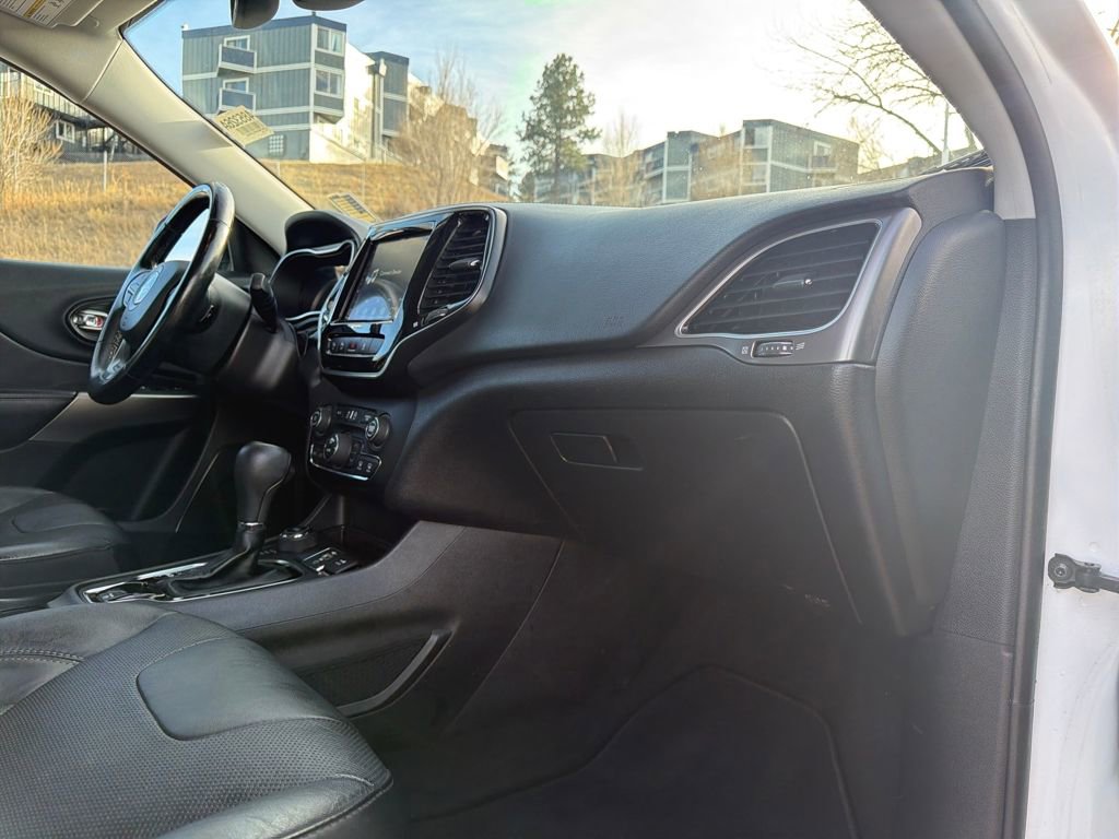 Used 2021 Jeep Cherokee Limited image 31