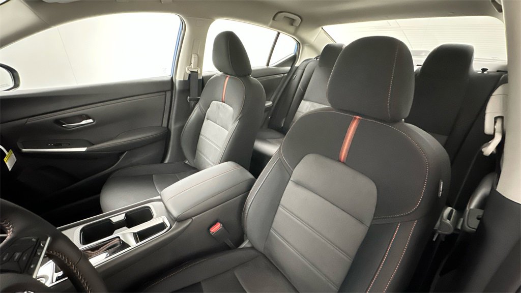 New 2025 Nissan Sentra SR w/ Midnight Edition image 9