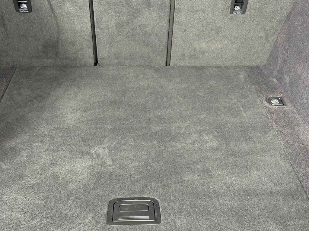 Used 2024 Audi Q8 e-tron Premium image 33