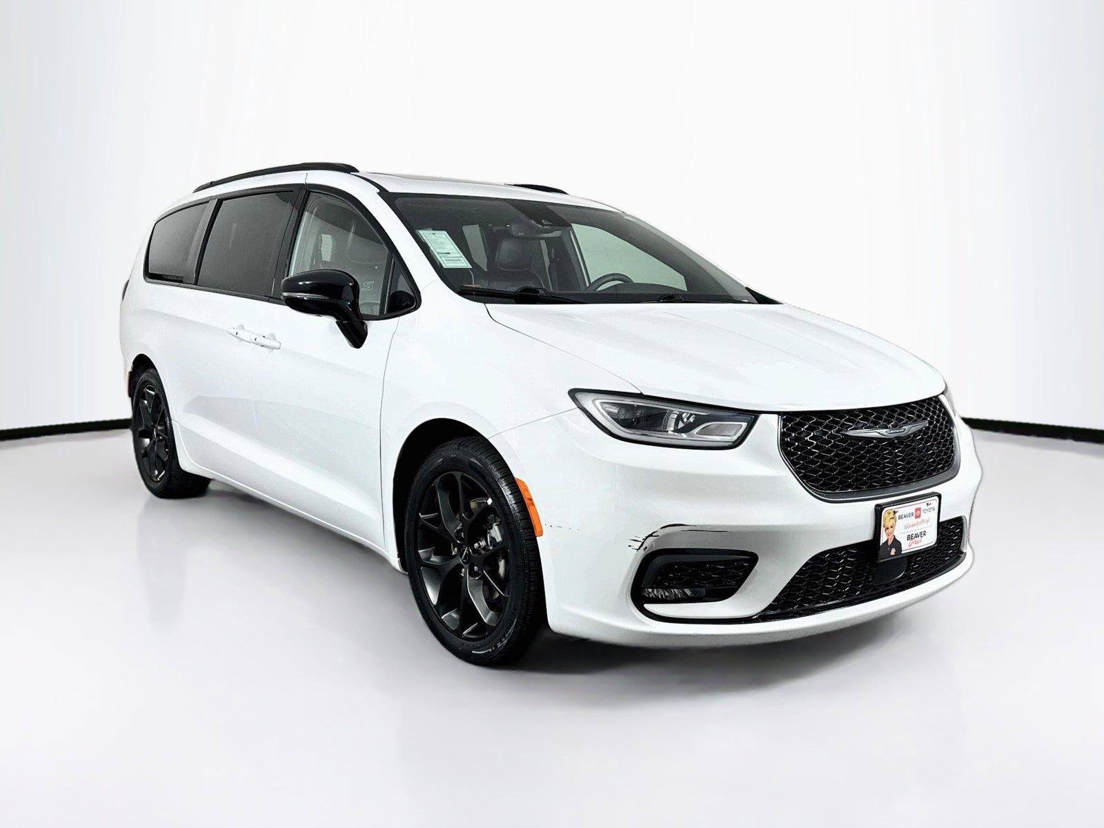 Used 2025 Chrysler Pacifica Limited FWD image 10