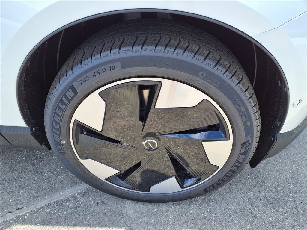 New 2026 Volvo EX30 Ultra w/ Protection Package Premier image 9