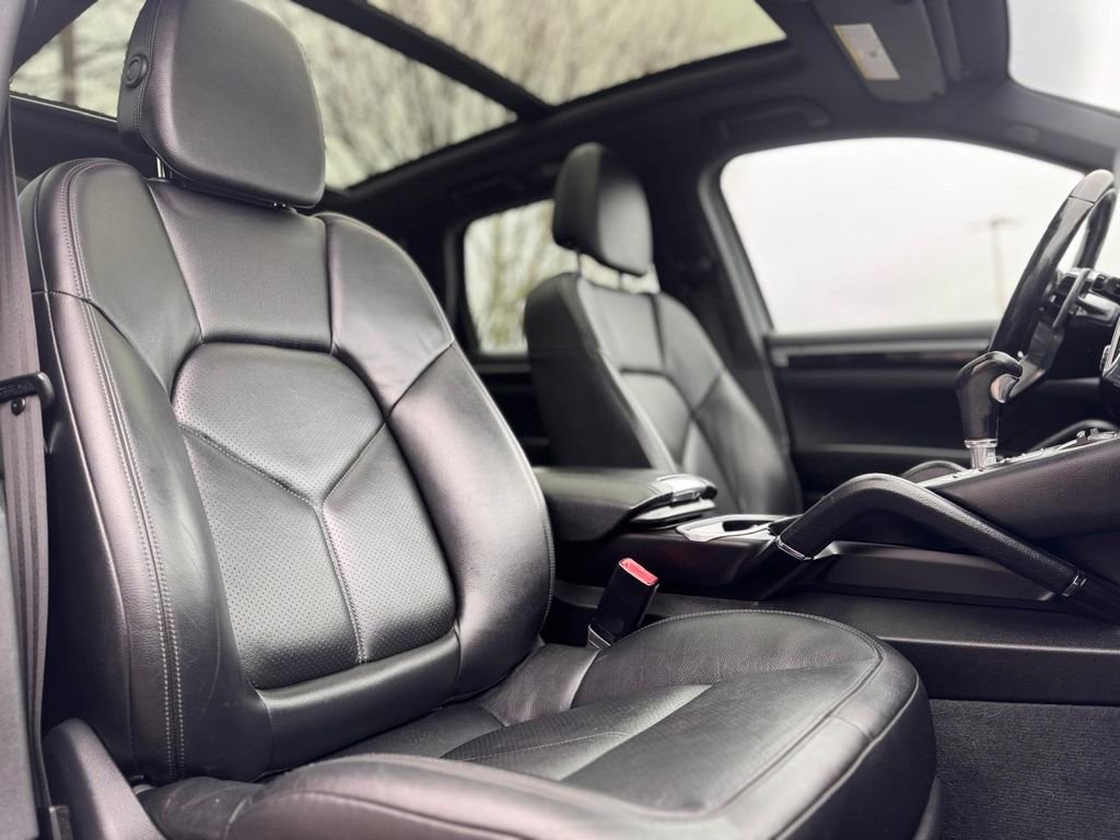 Used 2017 Porsche Cayenne image 27
