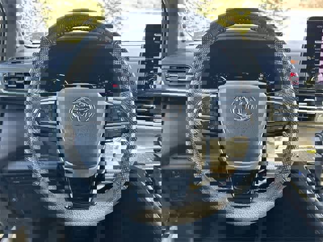 Used 2022 Toyota Sienna XSE image 8