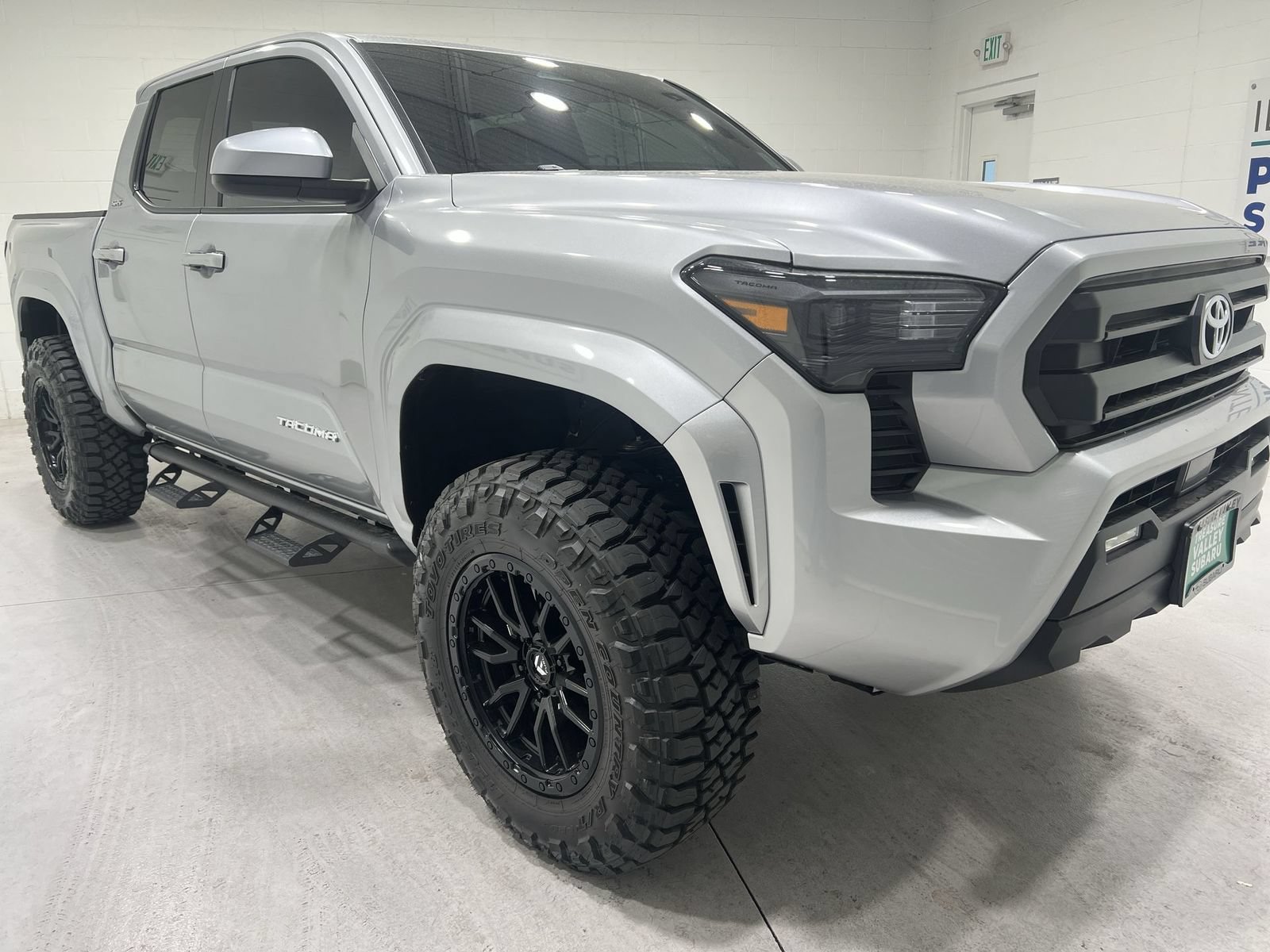 Used 2025 Toyota Tacoma SR5 AWD/4WD image 2
