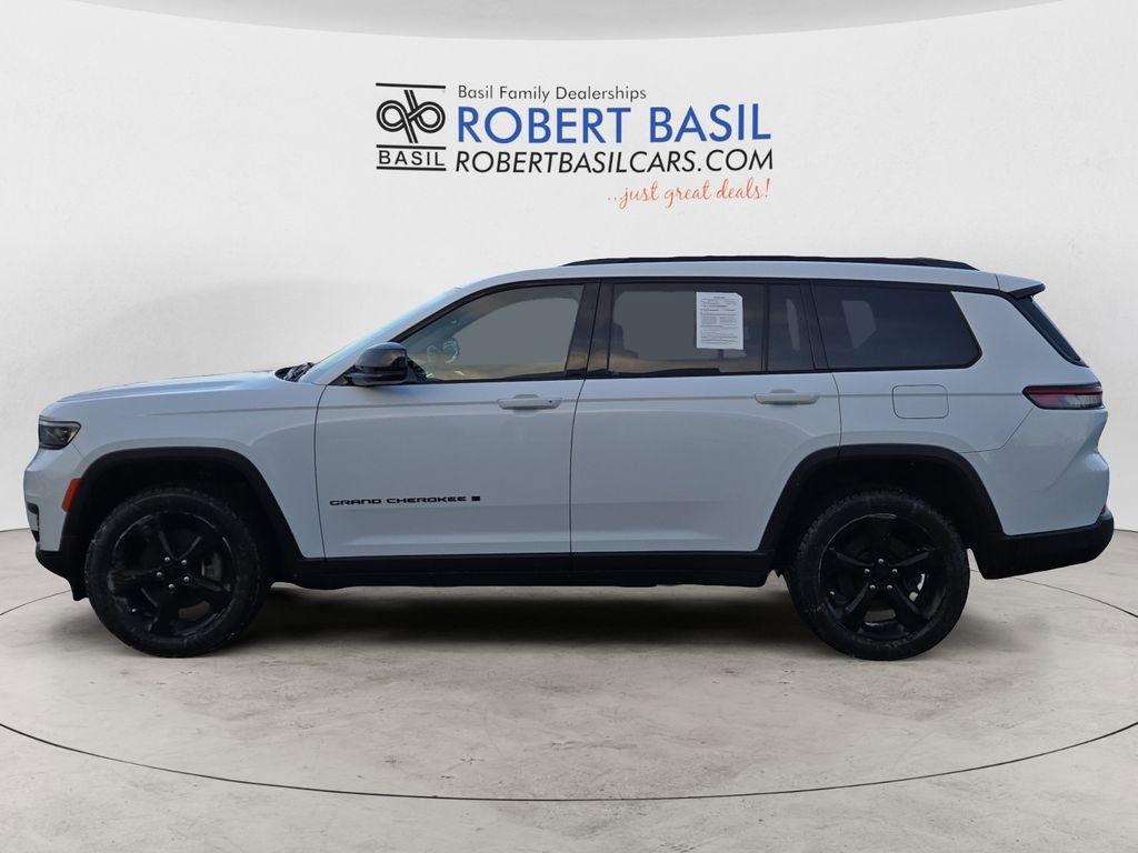 Used 2023 Jeep Grand Cherokee L Laredo image 2