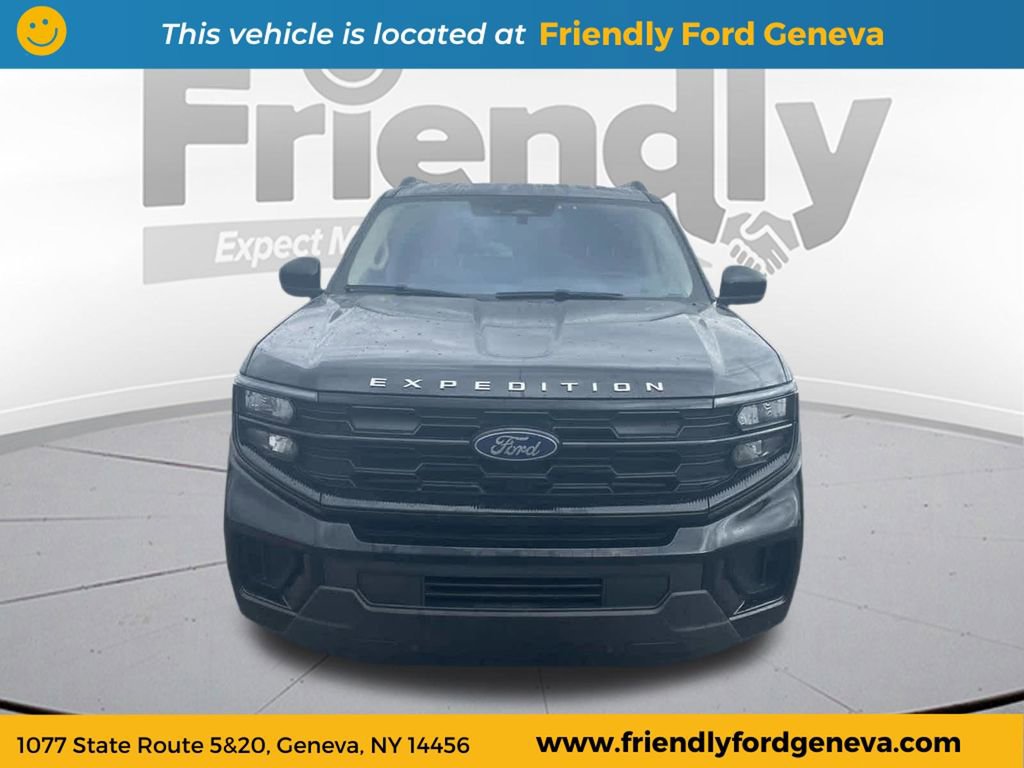Used 2025 Ford Expedition Active AWD/4WD image 2