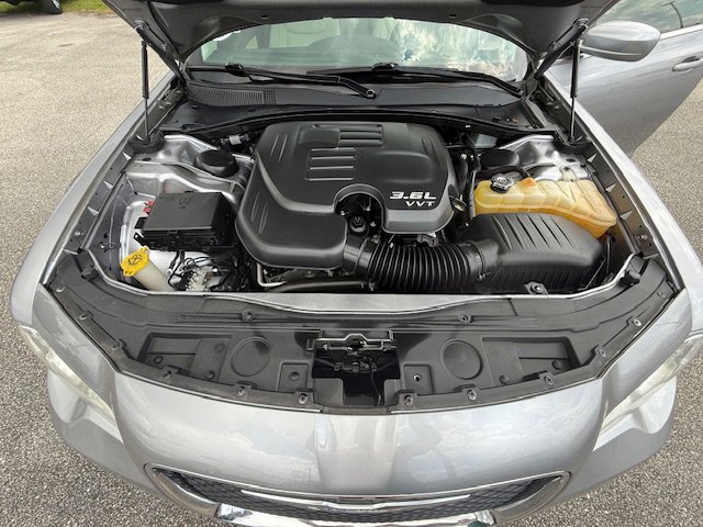 Used 2017 Chrysler 300 Limited image 5