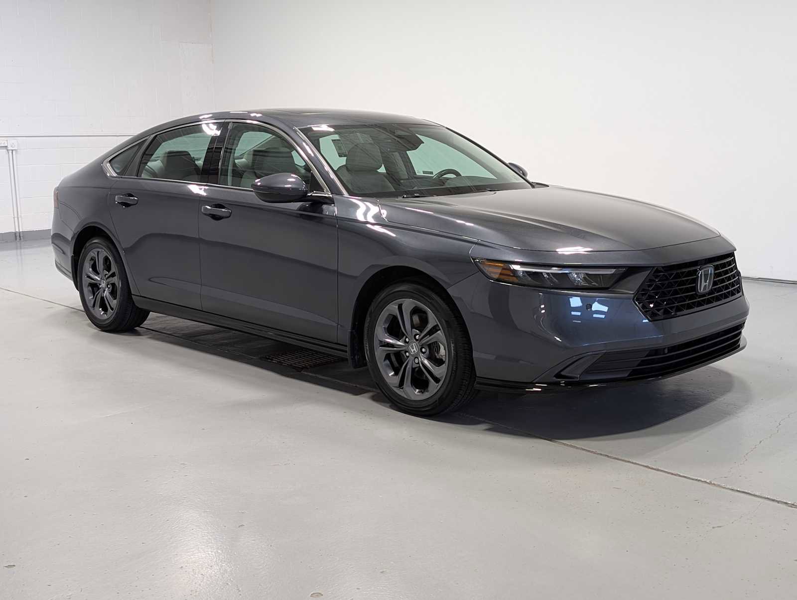Used 2024 Honda Accord EX-L image 6