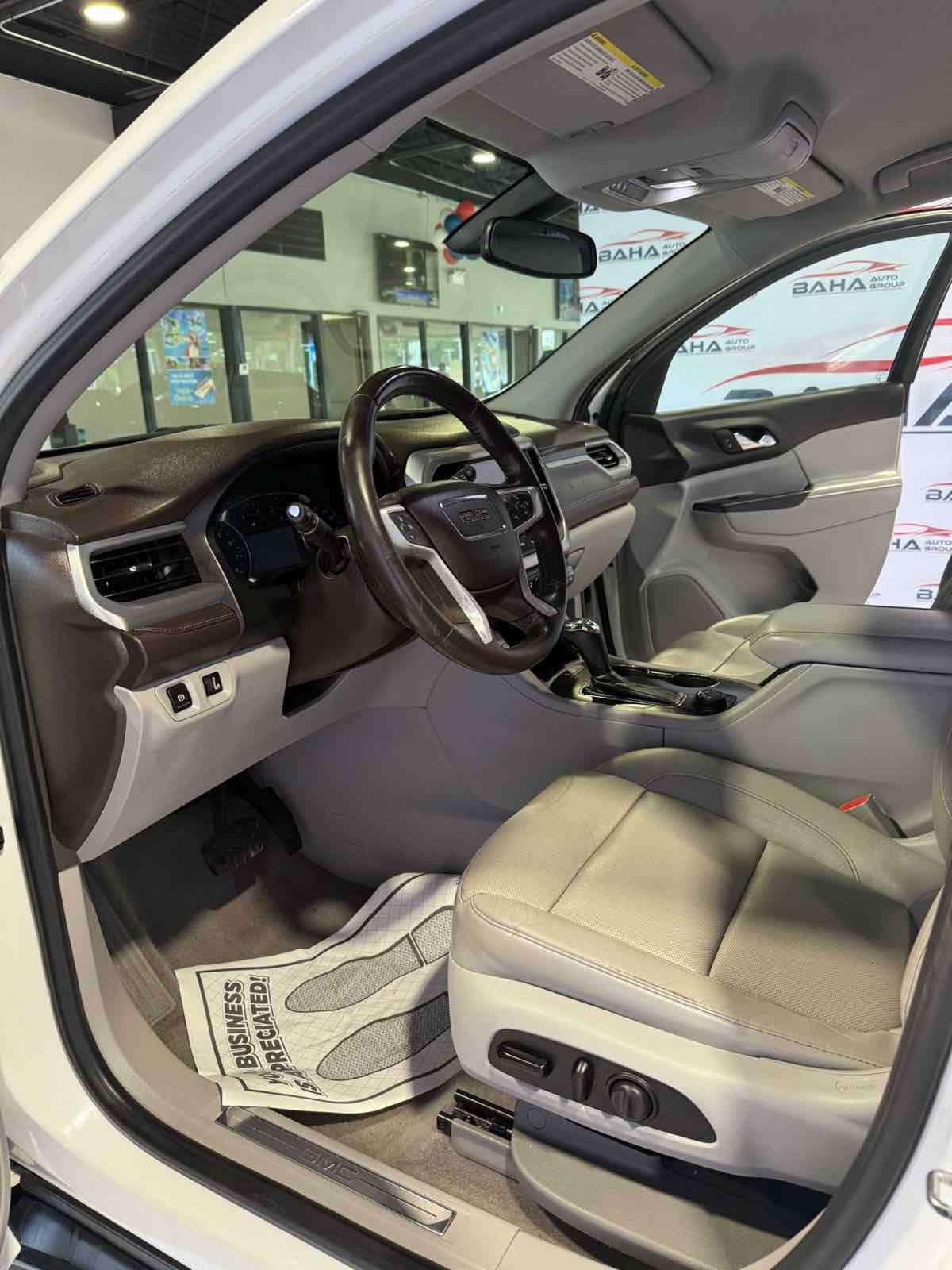 Used 2017 GMC Acadia SLT image 34