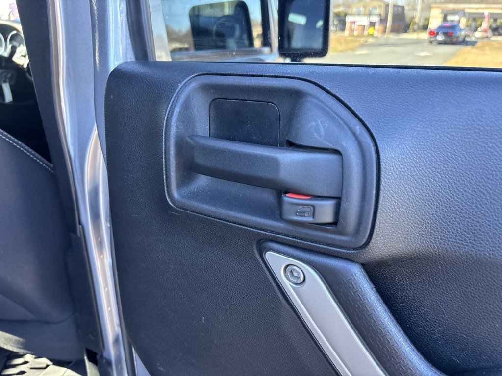 Used 2014 Jeep Wrangler Unlimited Sahara w/ Connectivity Group image 31