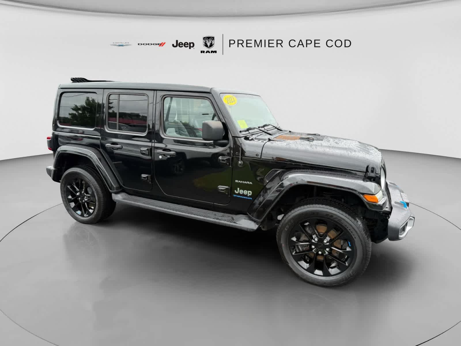 Used 2023 Jeep Wrangler Unlimited Sahara w/ Cold Weather Group AWD/4WD image 2