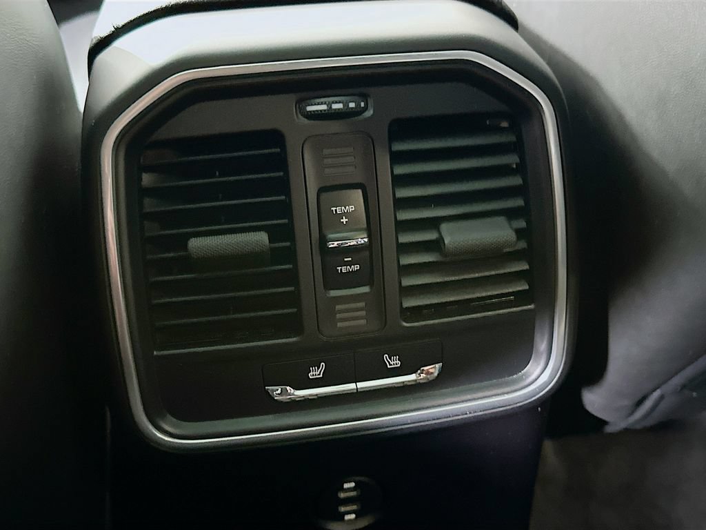 Certified 2022 Porsche Macan S AWD/4WD image 27