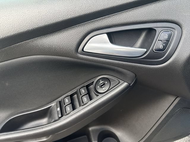 Used 2016 Ford Focus SE FWD image 13
