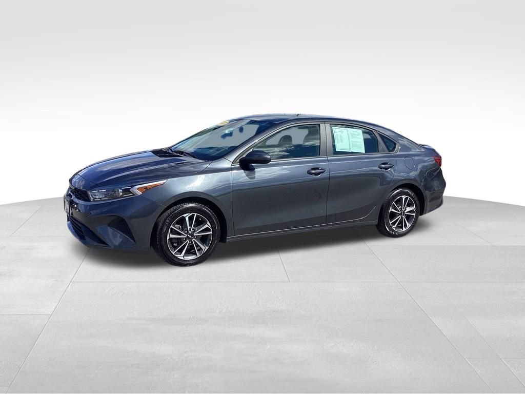 Used 2023 Kia Forte LXS image 3