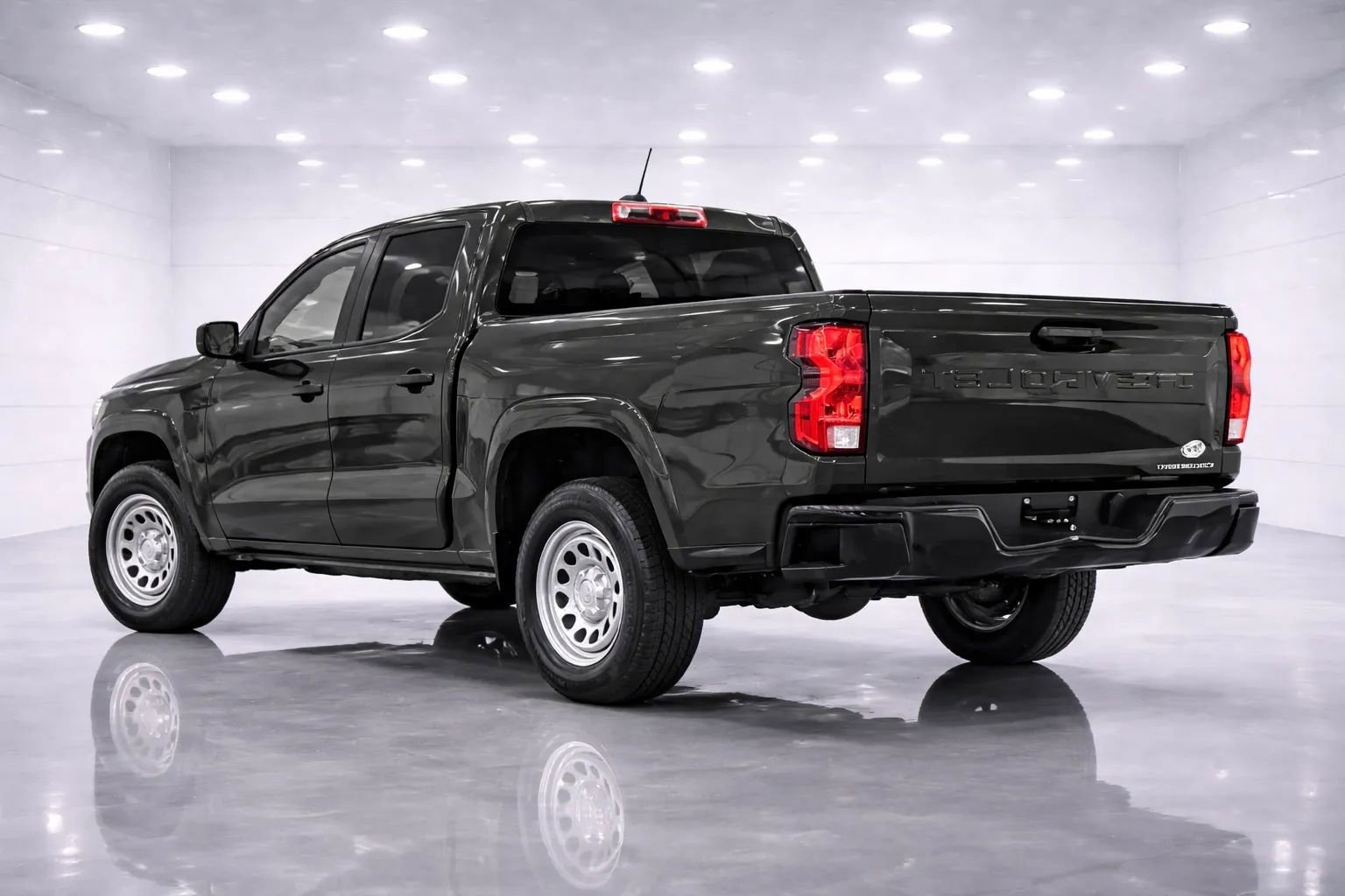 Used 2024 Chevrolet Colorado W/T image 3